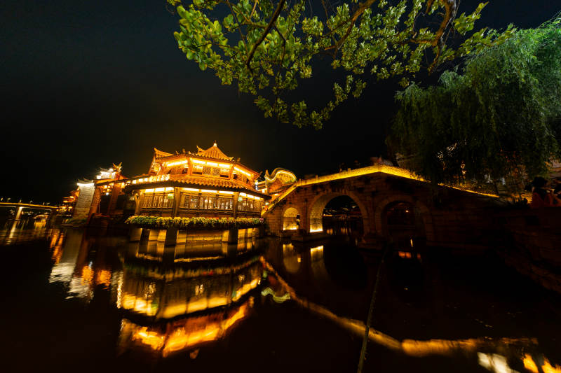 夜映古桥 灯火水乡梦图片