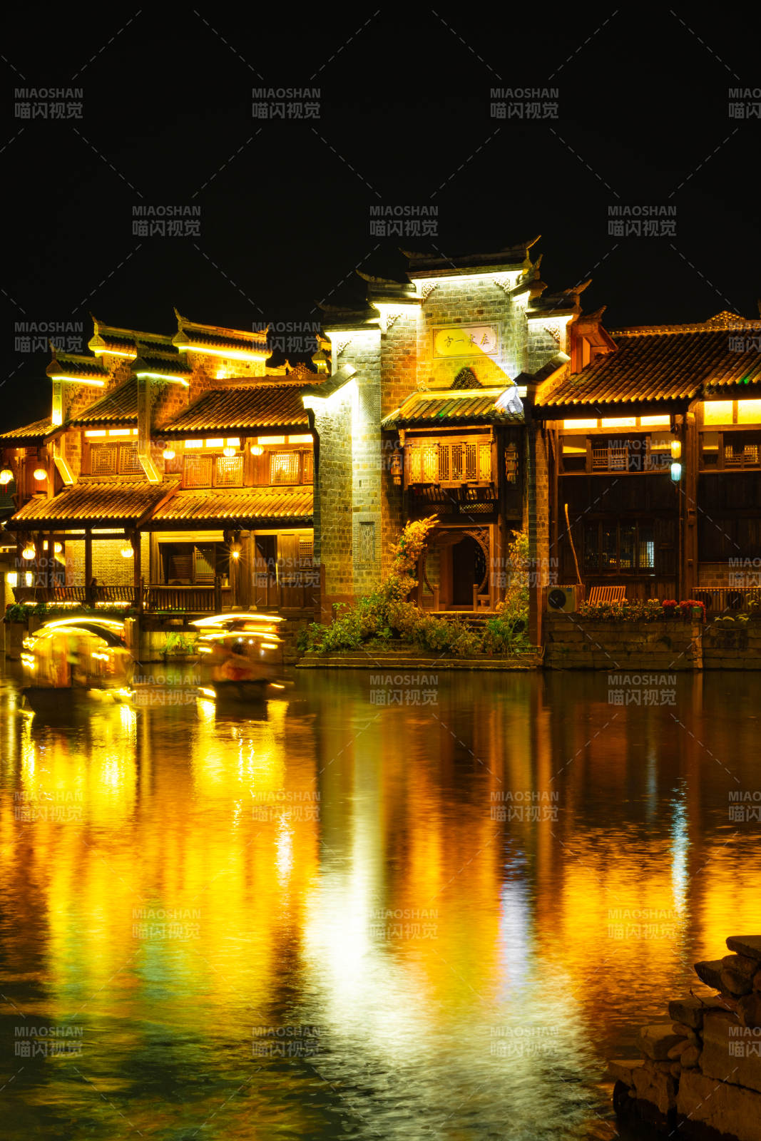 夜泊水乡 灯火映古韵图片