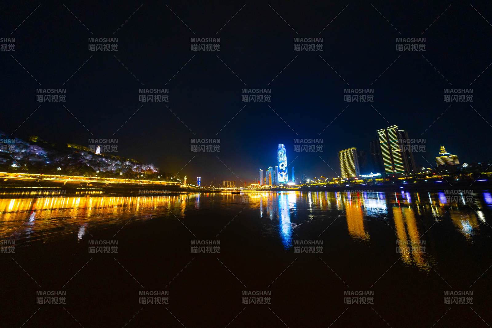 夜江灯火映城楼图片