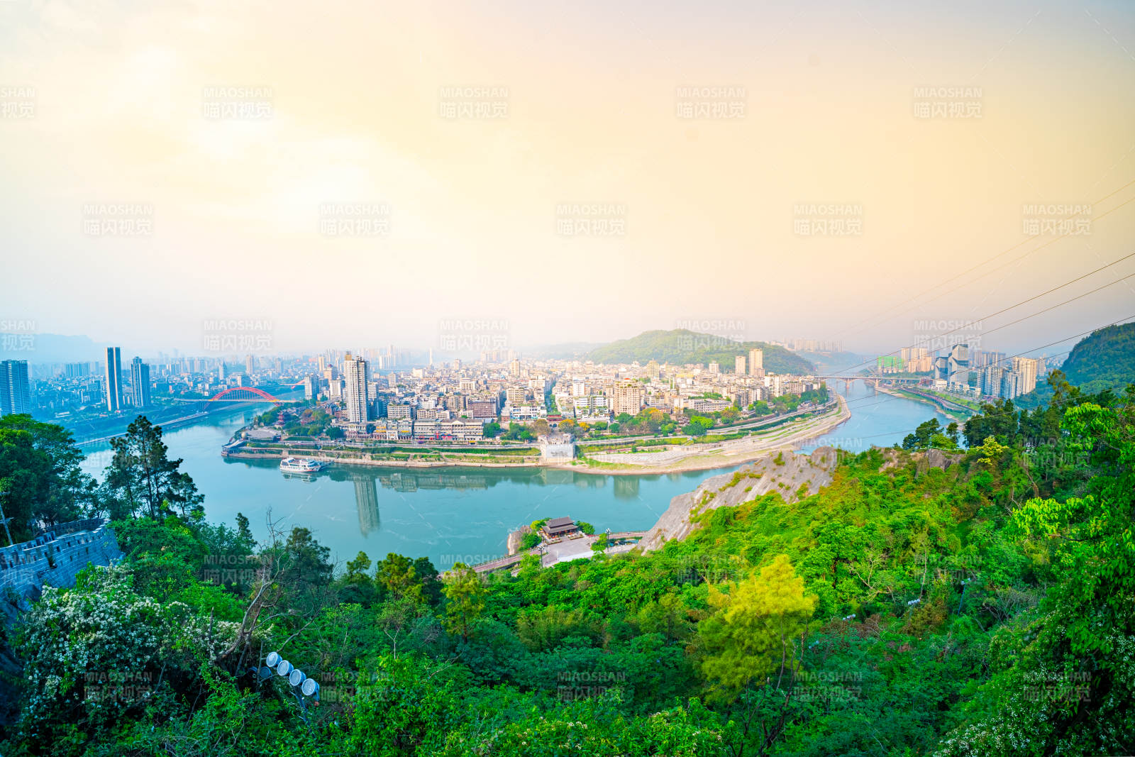 江湾城市风光 绿意盎然图片
