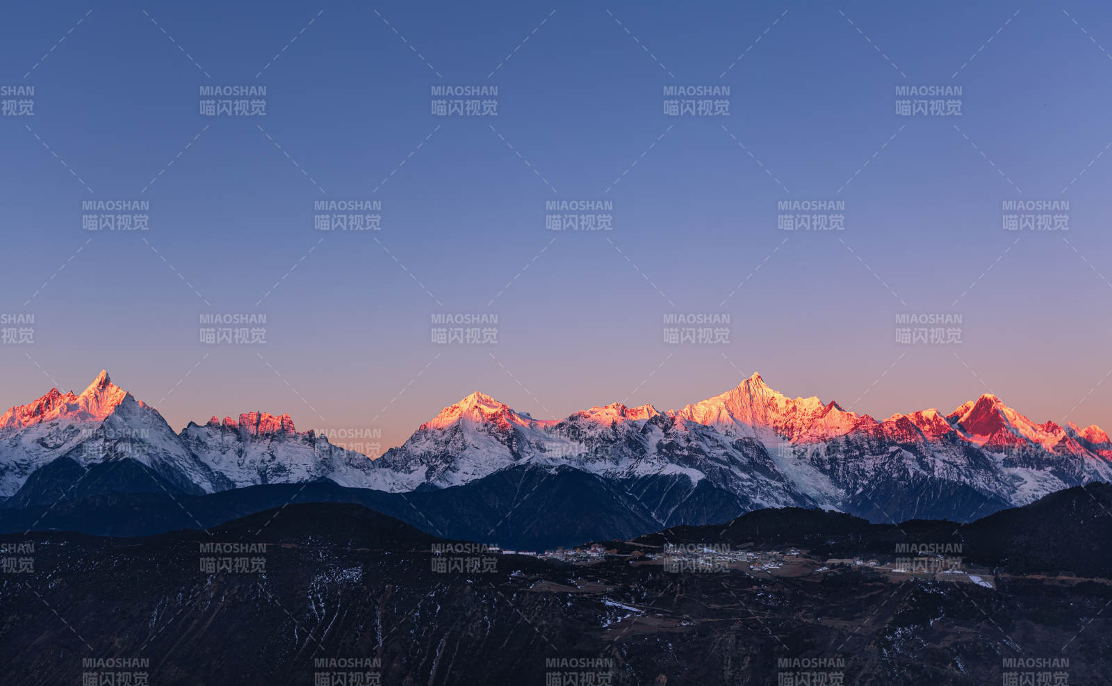 梅里雪山日照金山图片