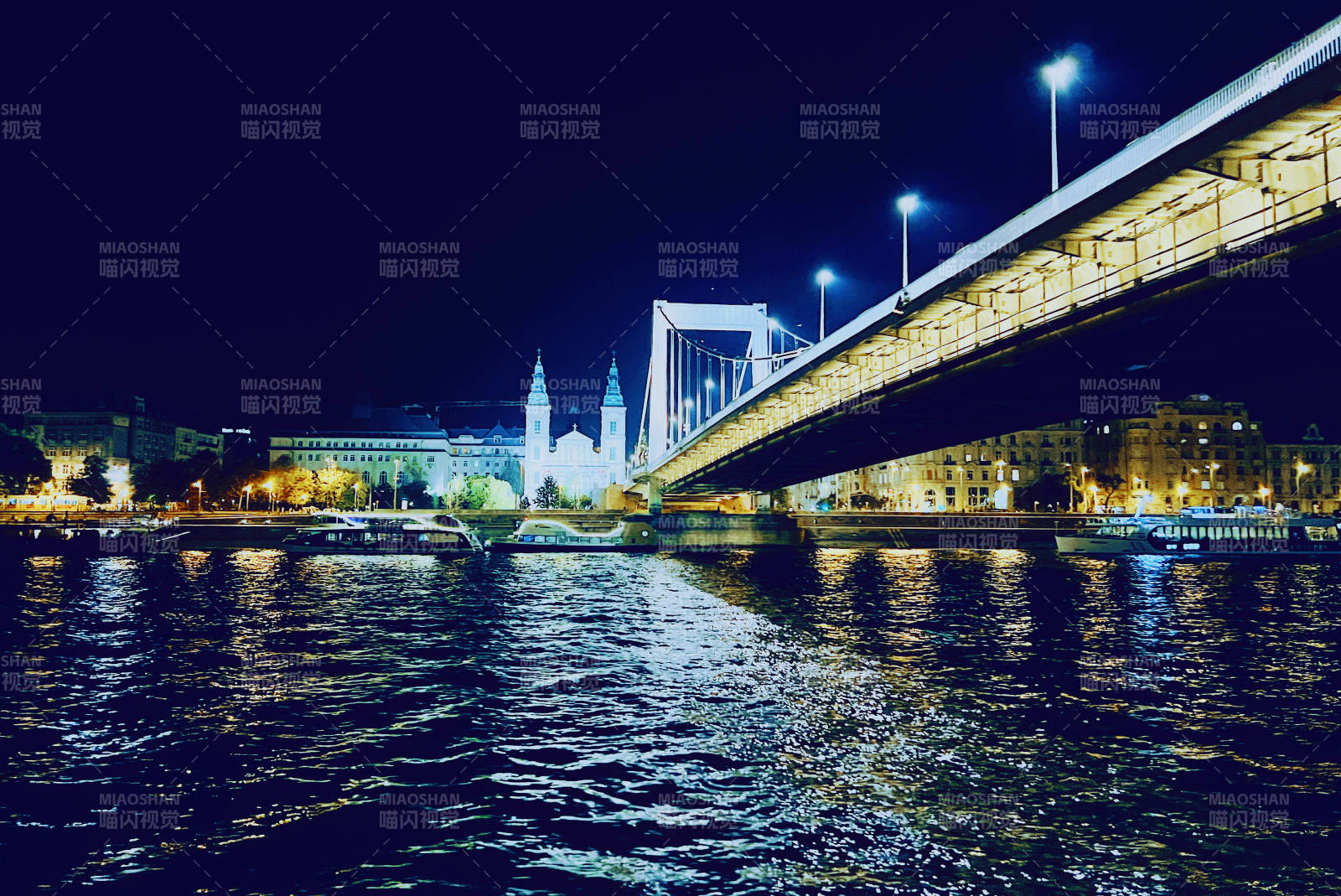夜桥映河 灯火辉煌  多瑙河上的伊丽莎白图片