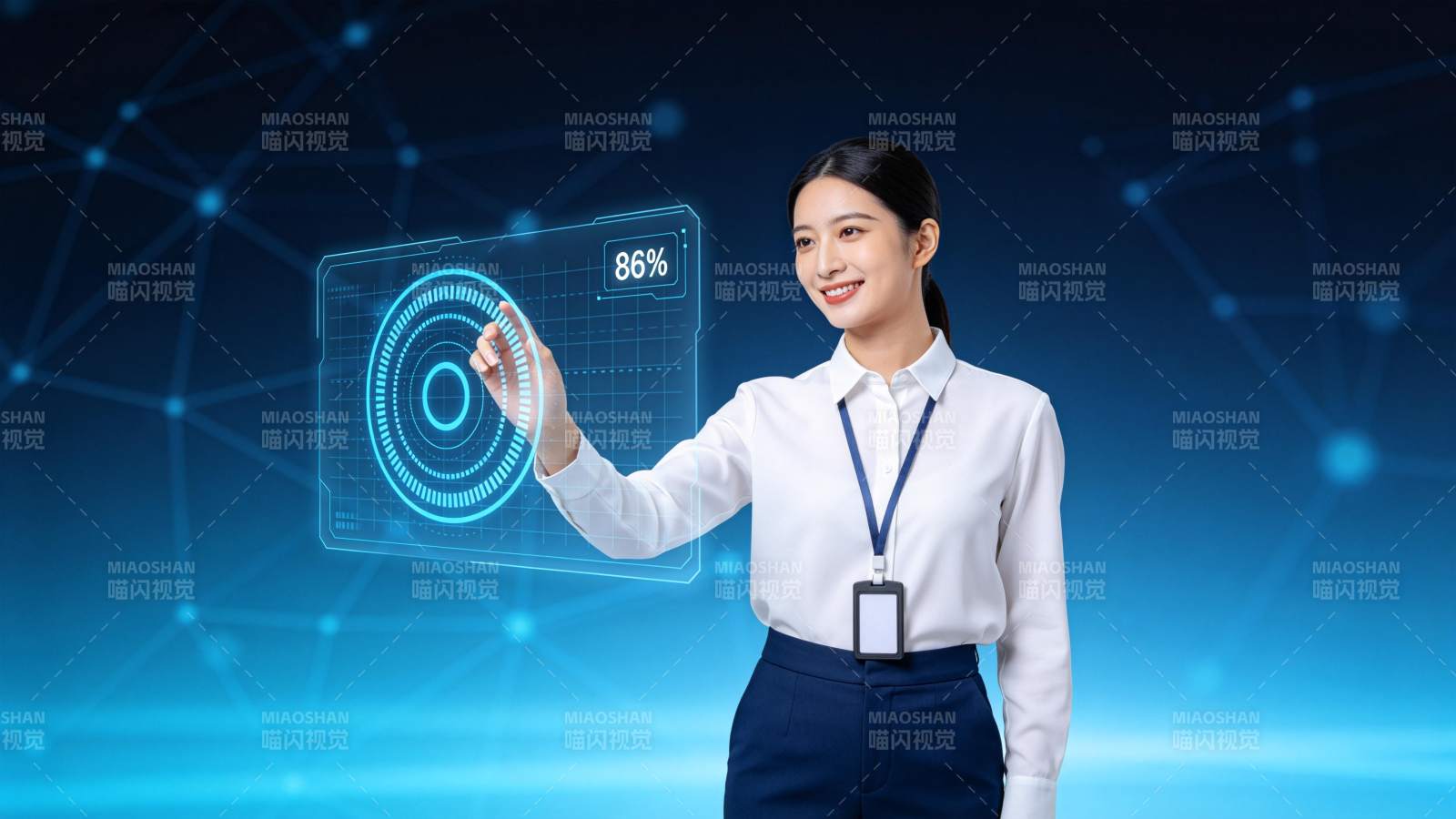 女性操作全息科技界面显示86进度图片