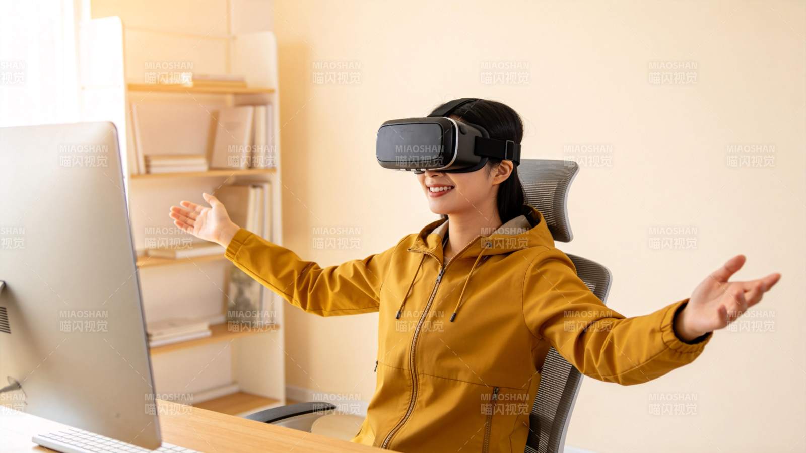 VR体验中的快乐女孩图片