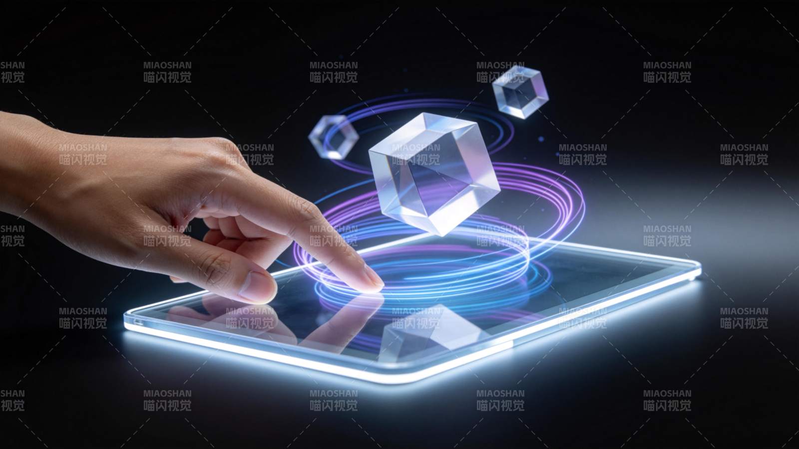 手指触控发光平板与悬浮透明立方体图片