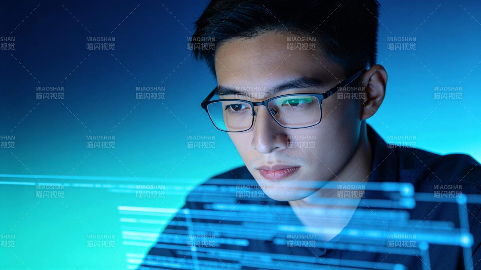 科技青年凝视数据流图片
