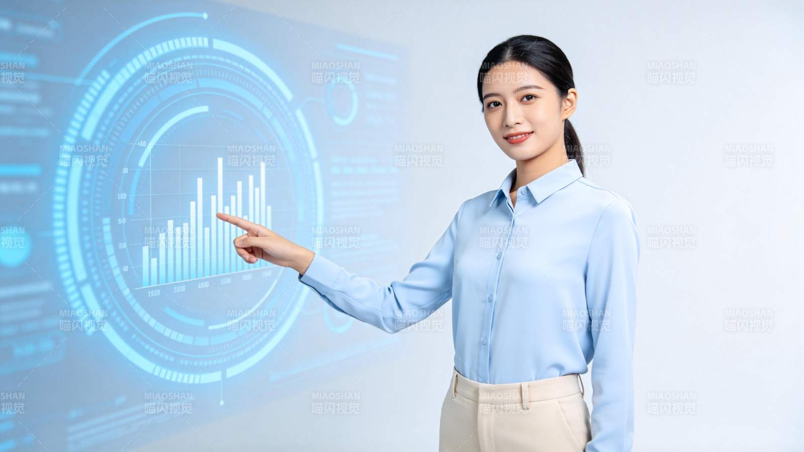 女性指向蓝色科技感数据图表界面图片