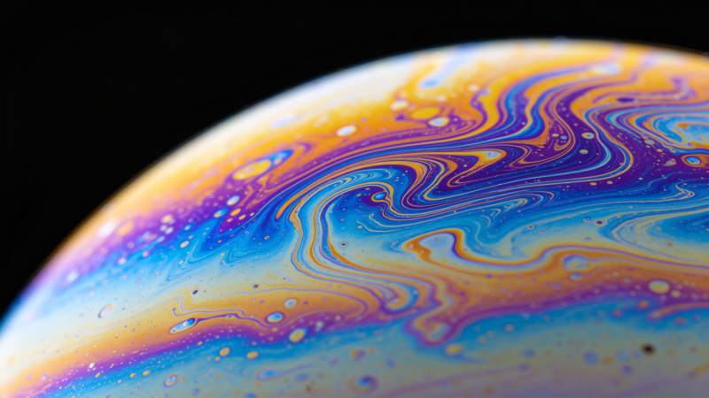 肥皂泡的彩虹漩涡世界图片