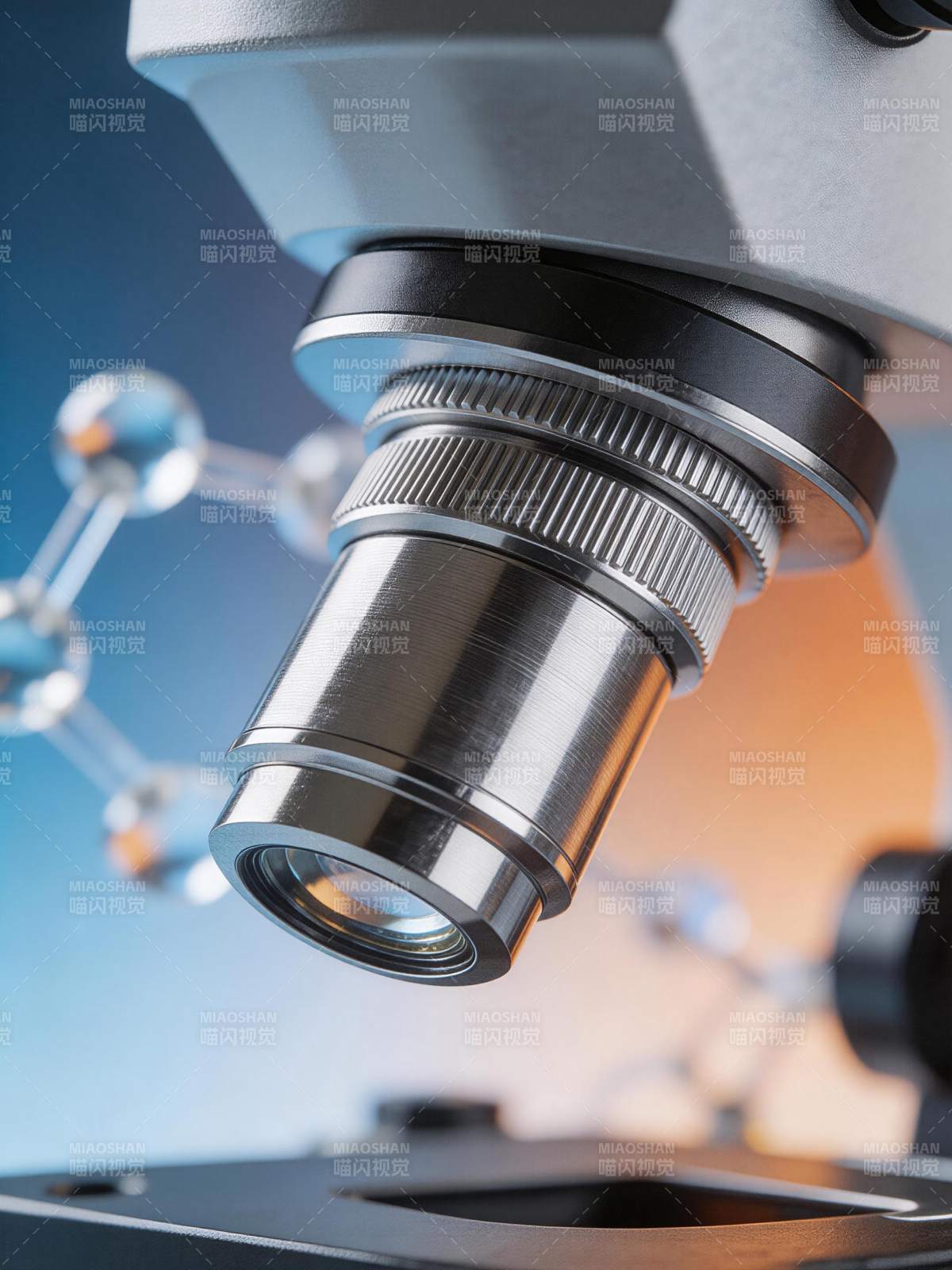 显微镜物镜特写与分子结构模型背景图片