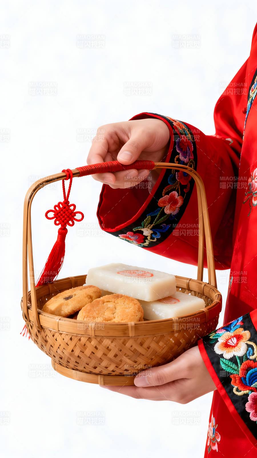 红袍提篮送年礼图片