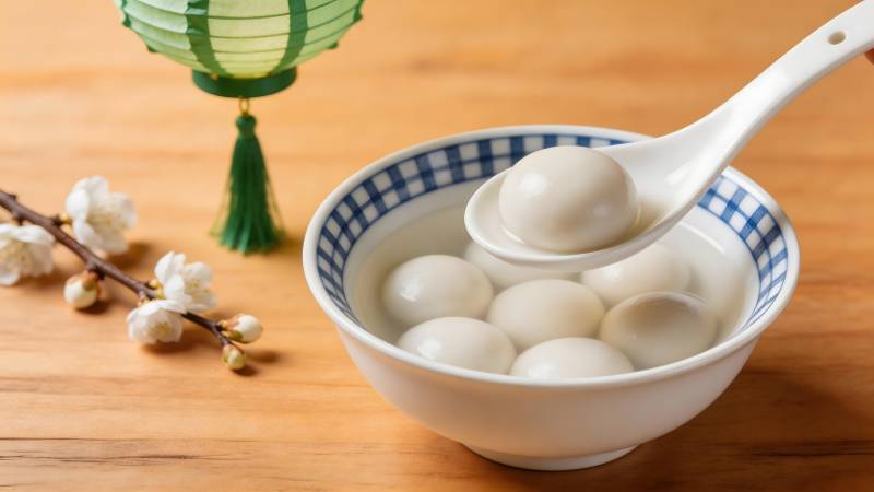 元宵汤圆配灯笼 年味浓图片