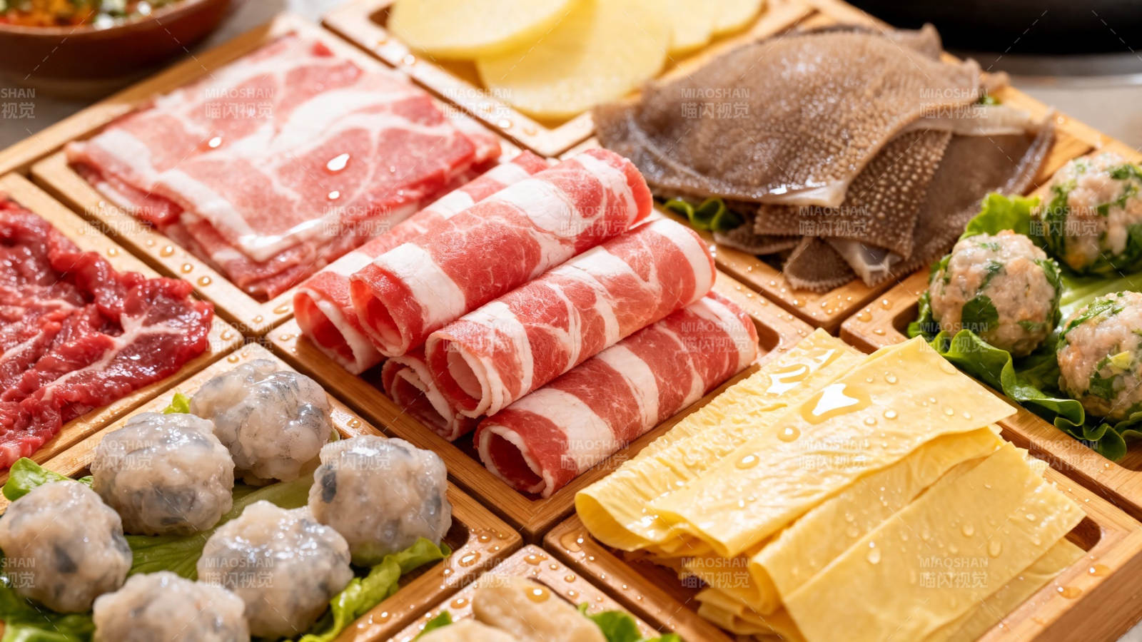 火锅食材拼盘丰富诱人图片