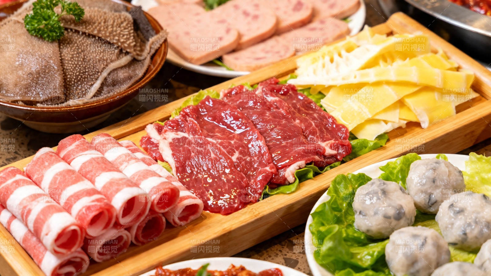 火锅食材拼盘 丰盛诱人图片