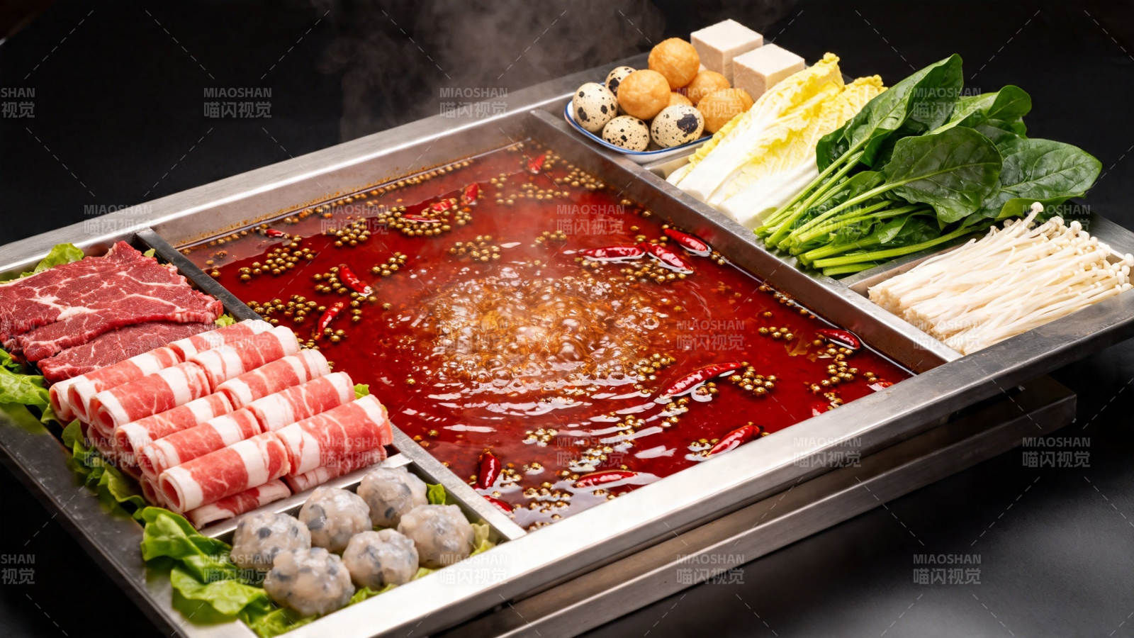 麻辣火锅盛宴 食材丰富诱人图片