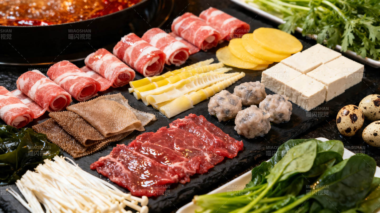 火锅食材盛宴 丰富诱人图片