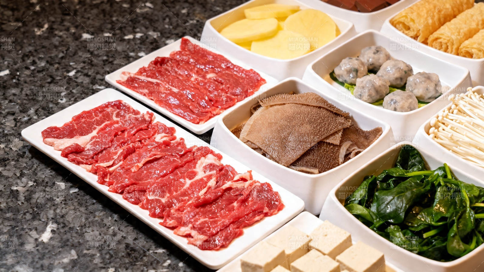 火锅食材拼盘 丰富多样图片