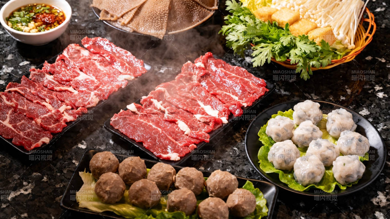 火锅食材盛宴 肉丸菜俱全图片