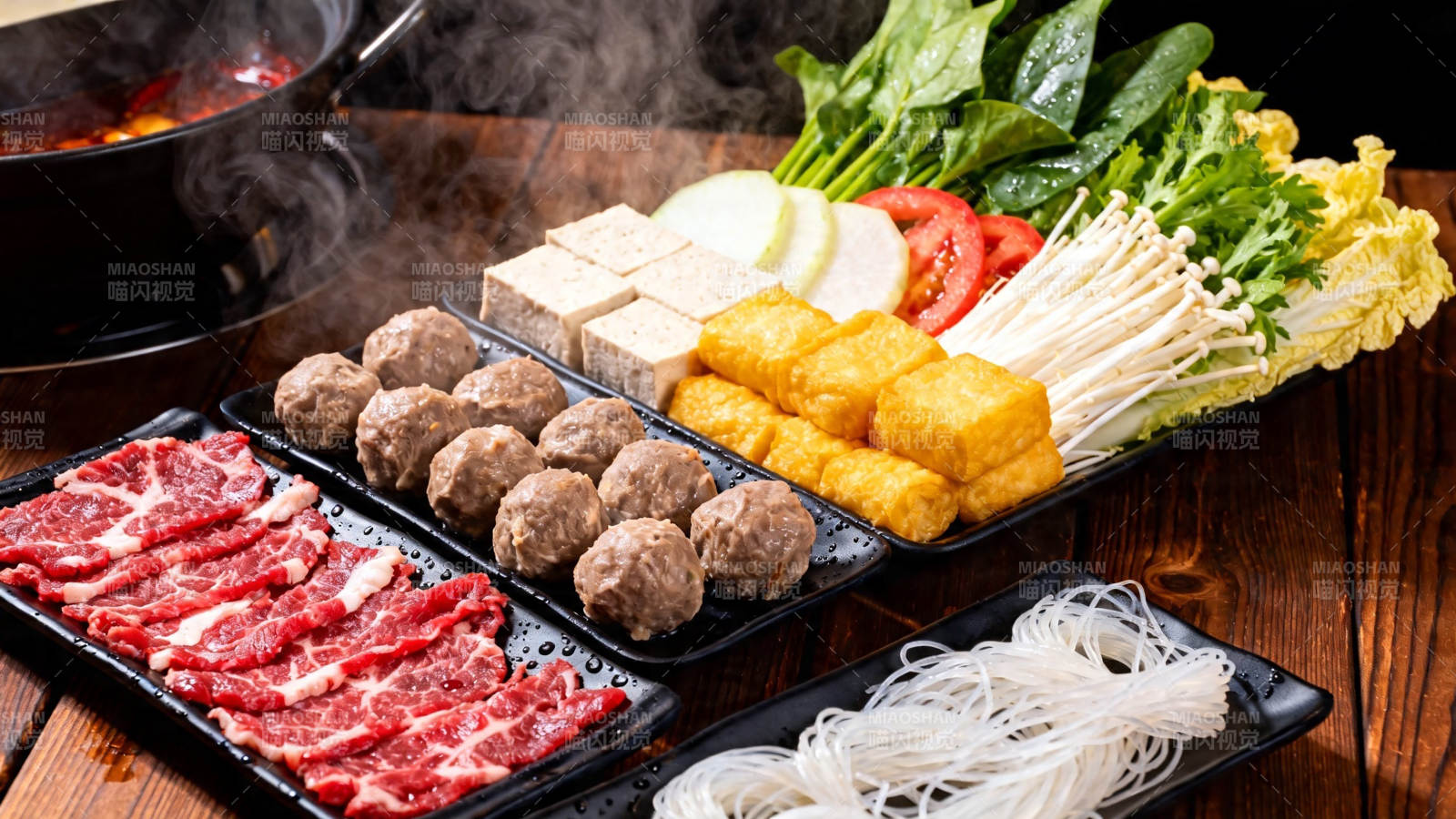 火锅盛宴 鲜菜肉丸齐上阵图片