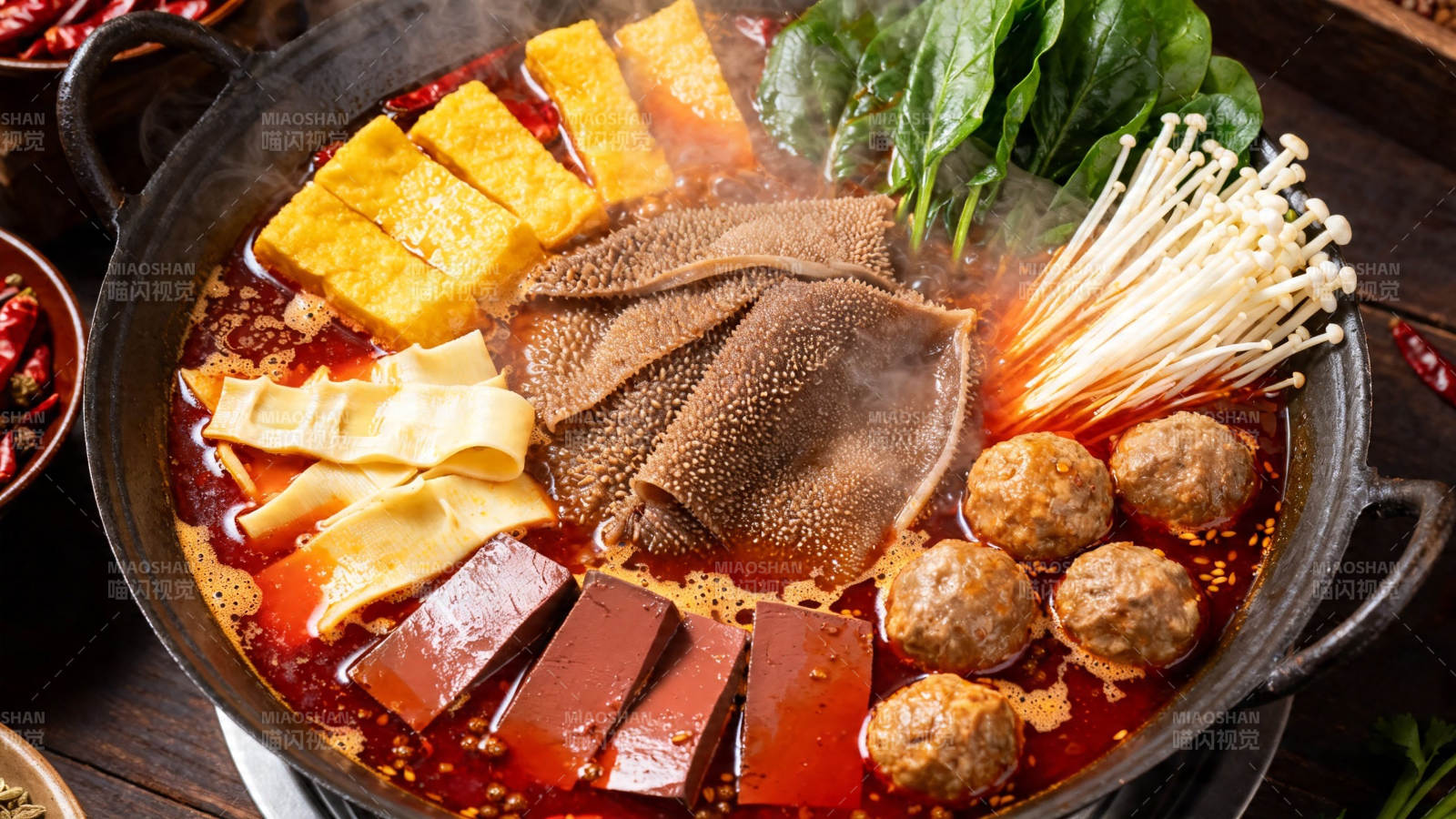 麻辣火锅盛宴 热气腾腾图片