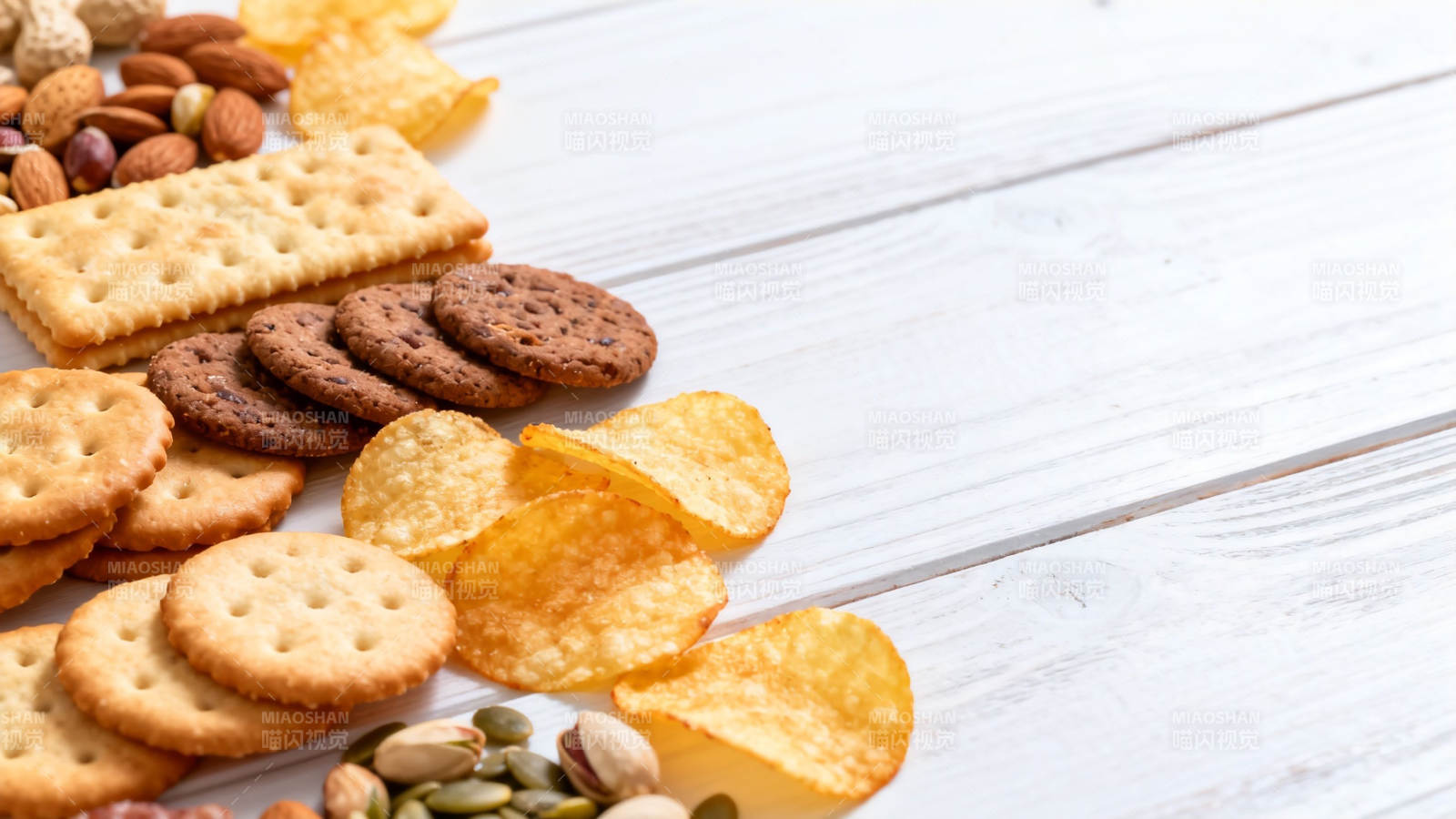 零食拼盘 饼干薯片坚果图片