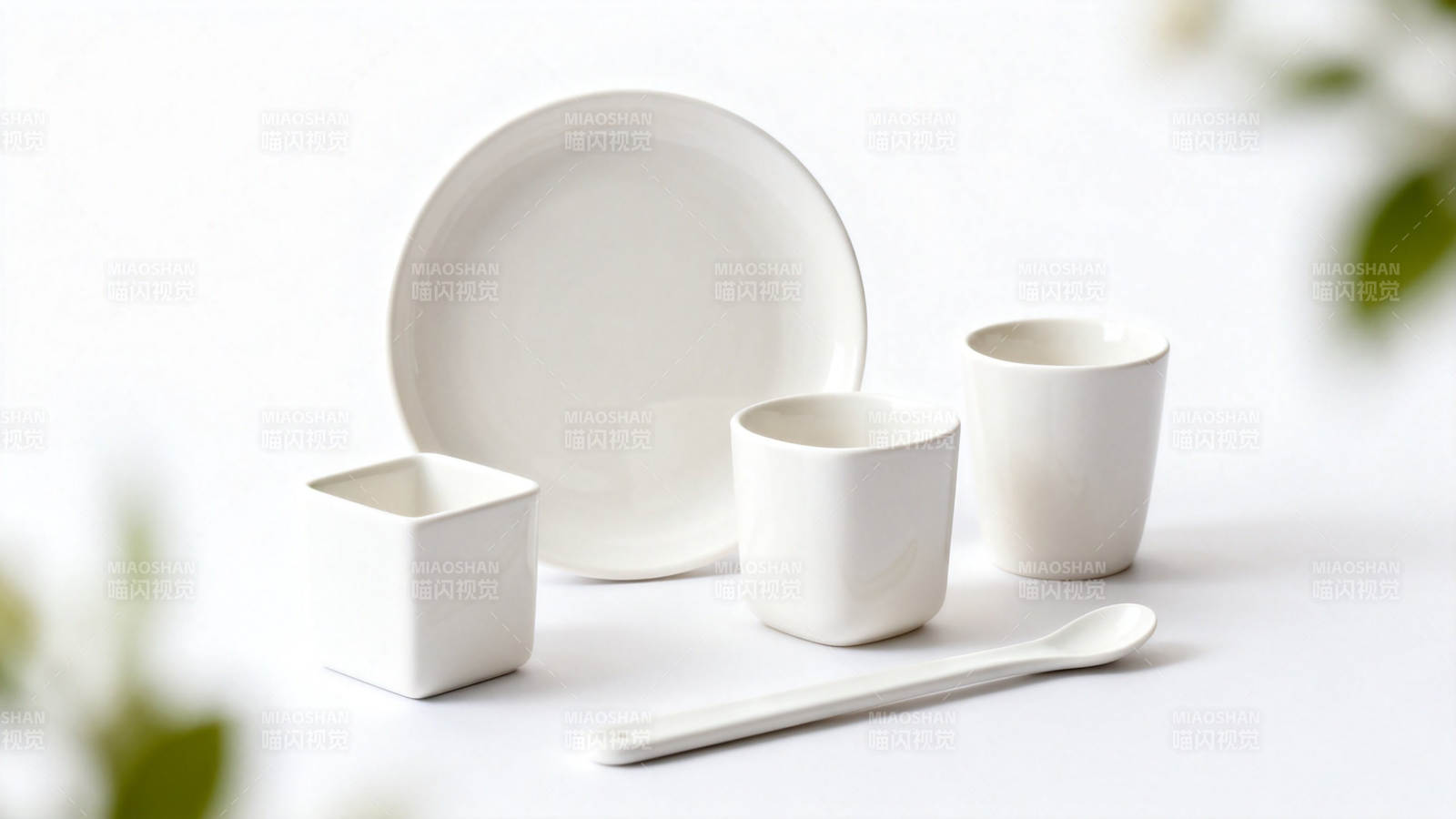白瓷餐具套装 简约雅致图片