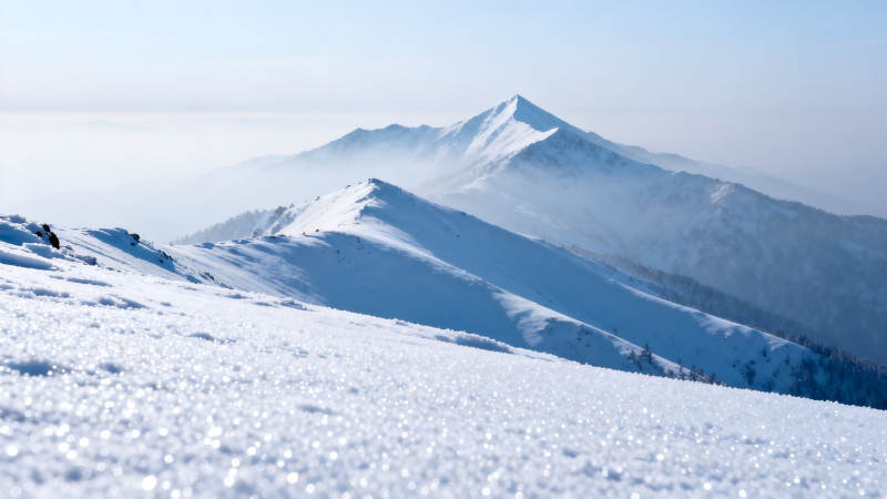 雪山之巅 云海缭绕图片
