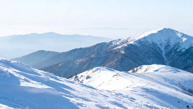 雪山连绵 银装素裹图片