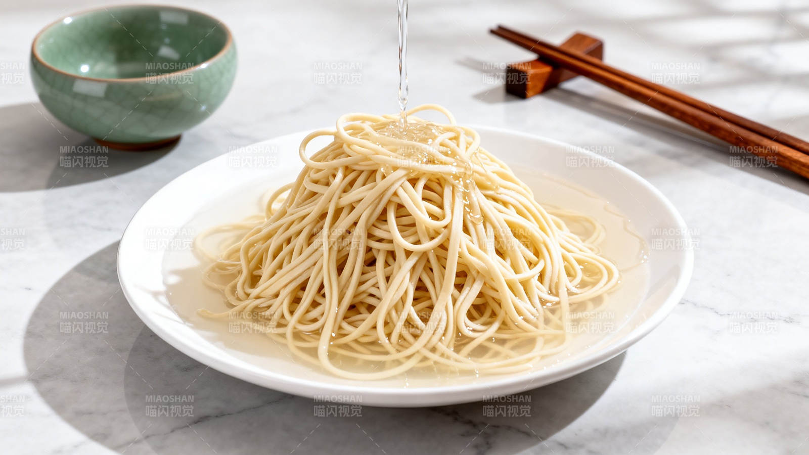 清汤素面配筷碗图片