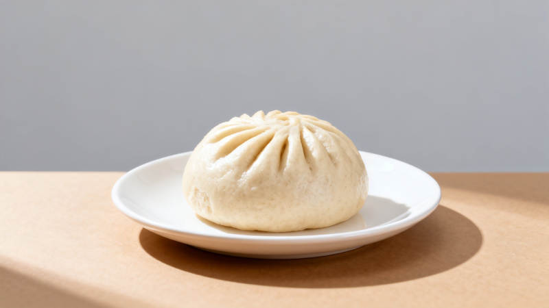 白盘上的包子 简约美味图片
