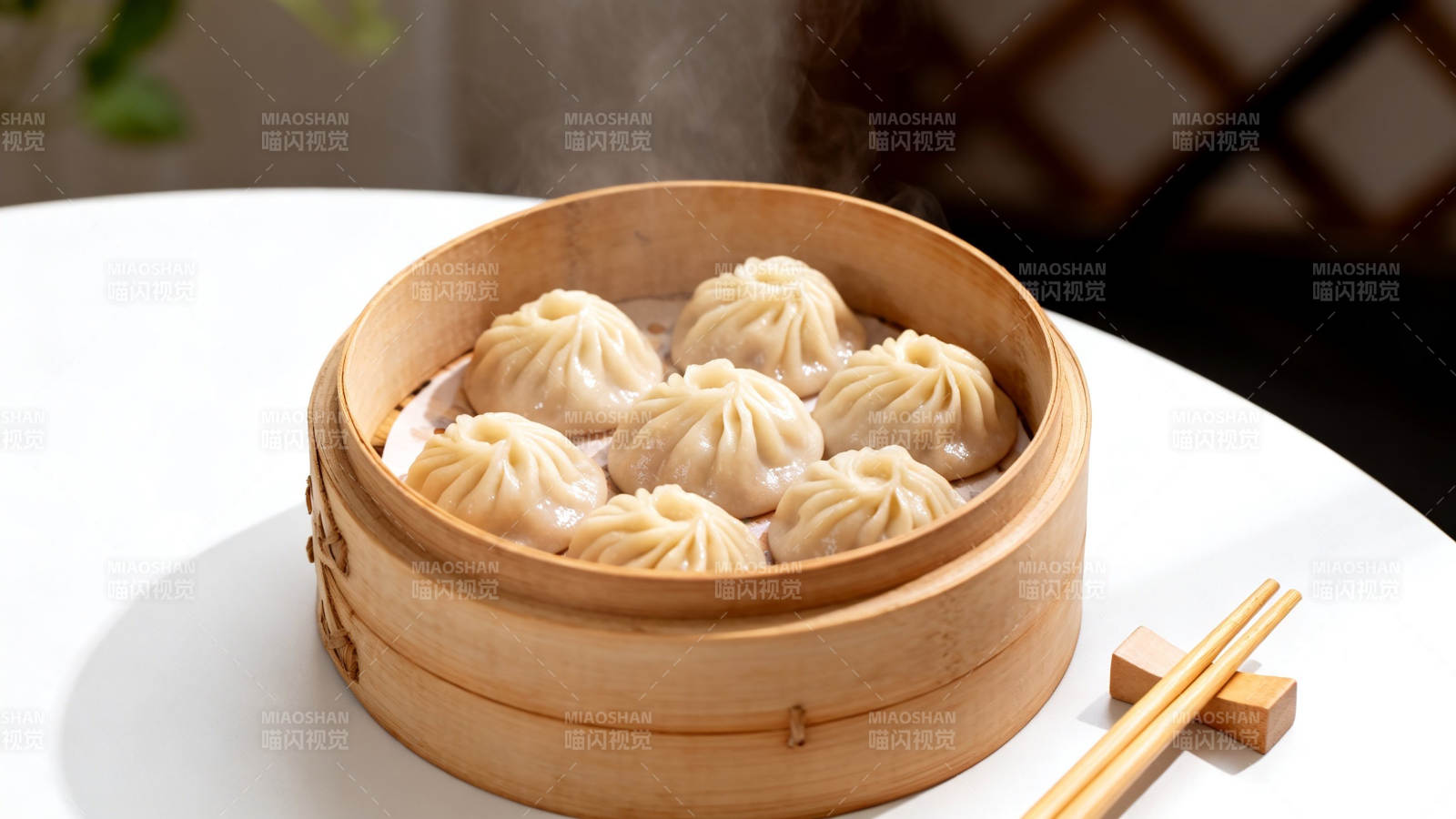 热气腾腾小笼包 竹笼香溢图片