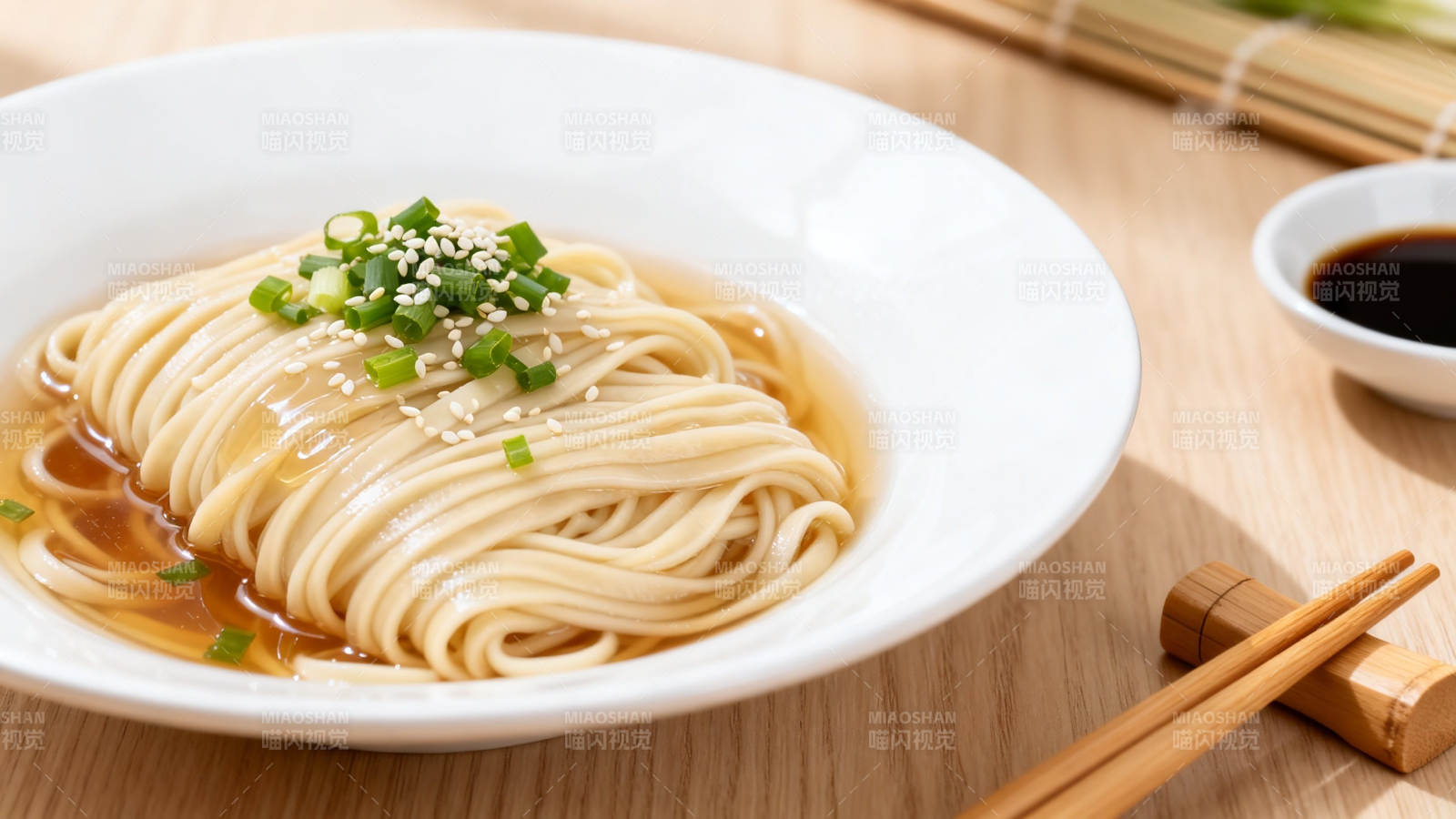清汤面配葱花芝麻图片