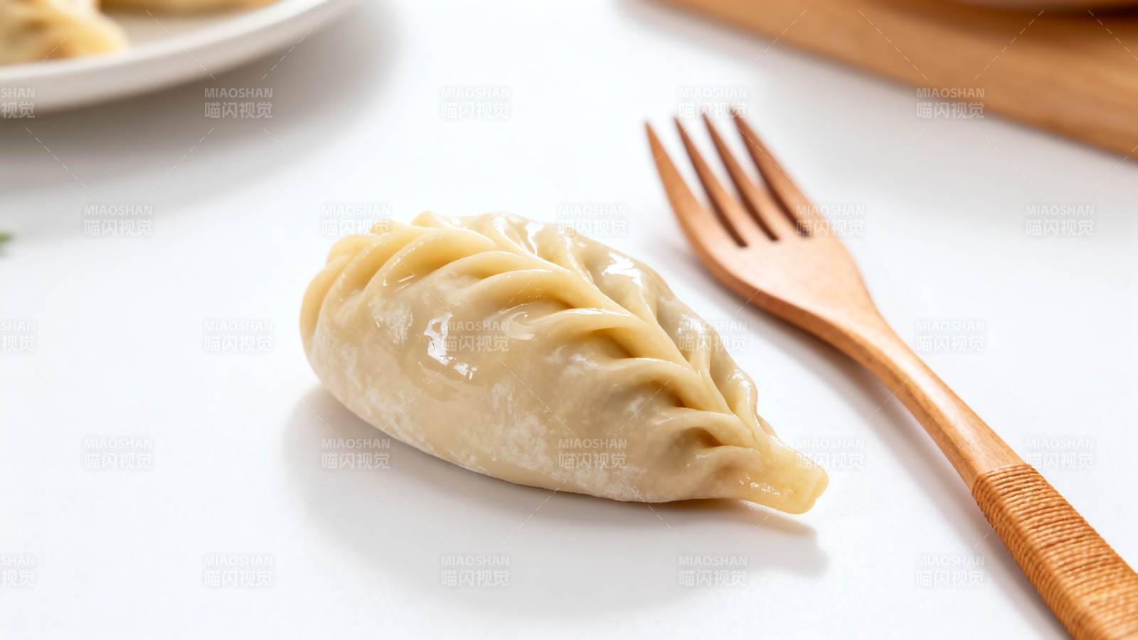饺子配木叉 简约美味图片