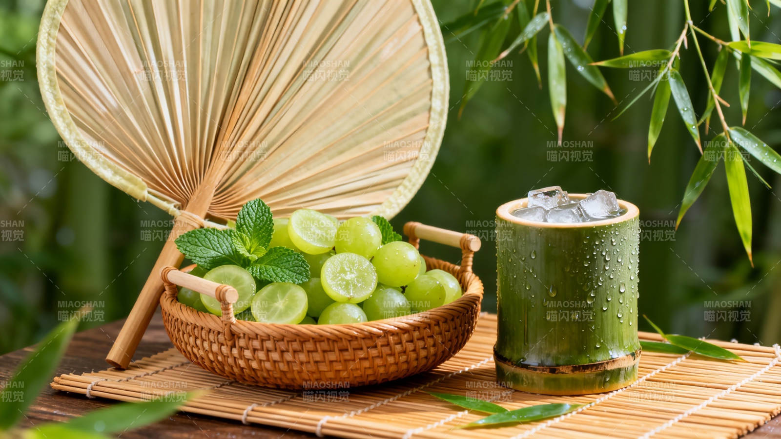 竹篮青葡萄 清凉一夏景图片