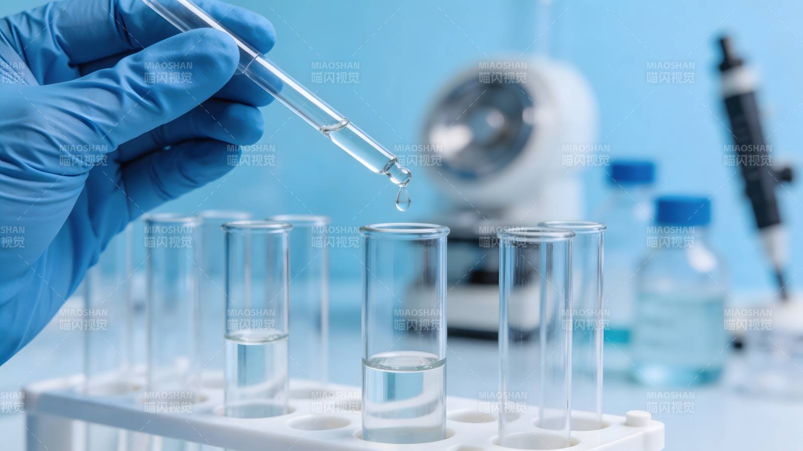 滴管滴液入试管实验图片