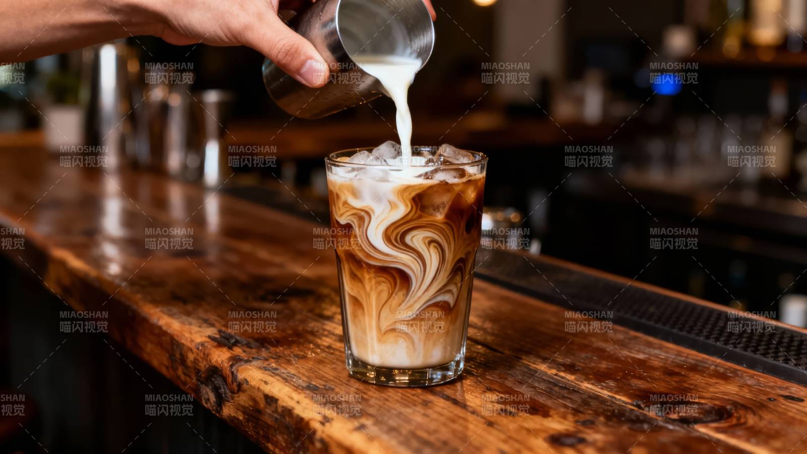 冰咖啡拉花 丝滑入杯图片