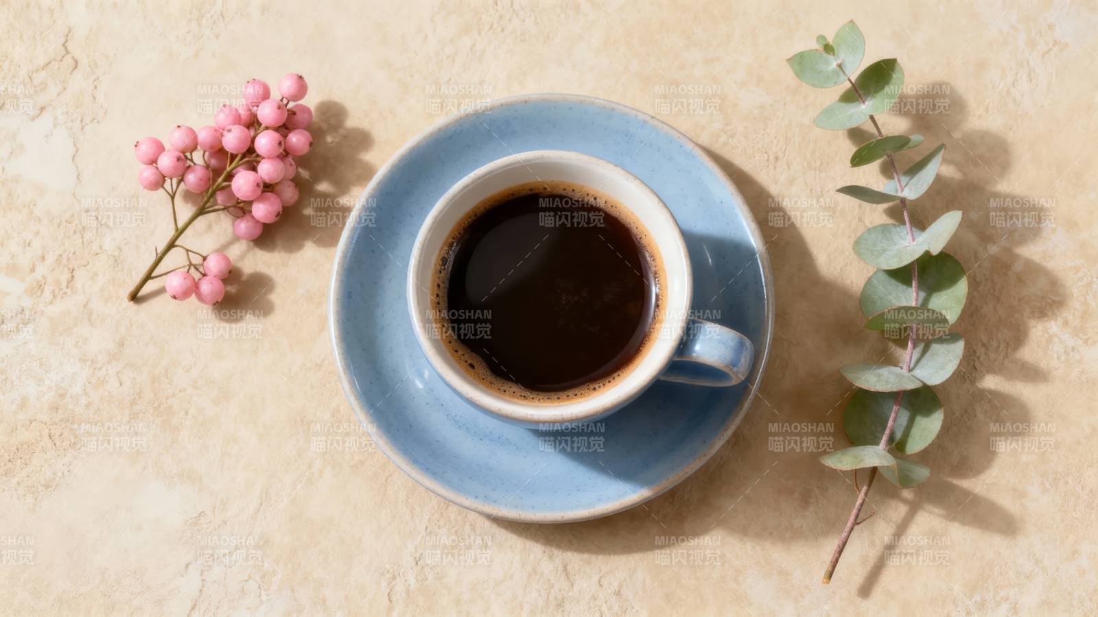 咖啡配花 静谧时光图片