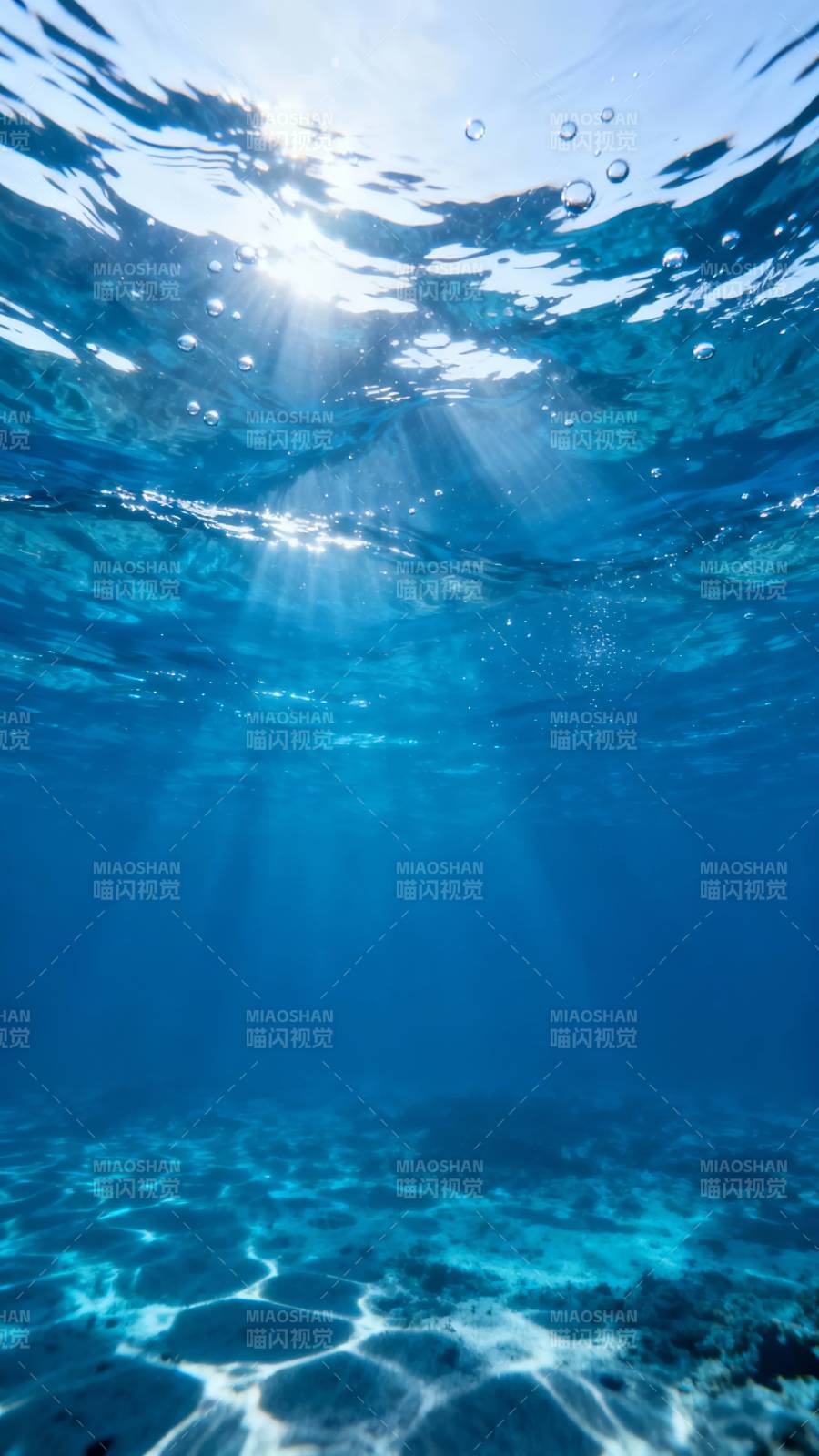 海底阳光 静谧深蓝世界图片