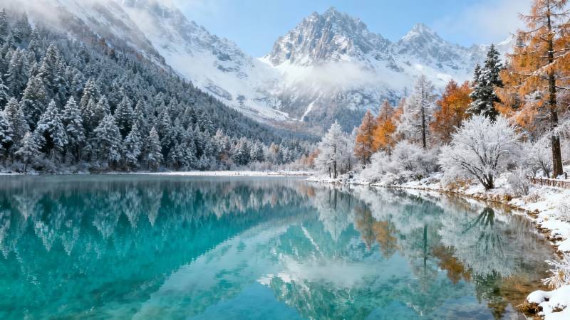 雪山映湖 秋色冬韵图片
