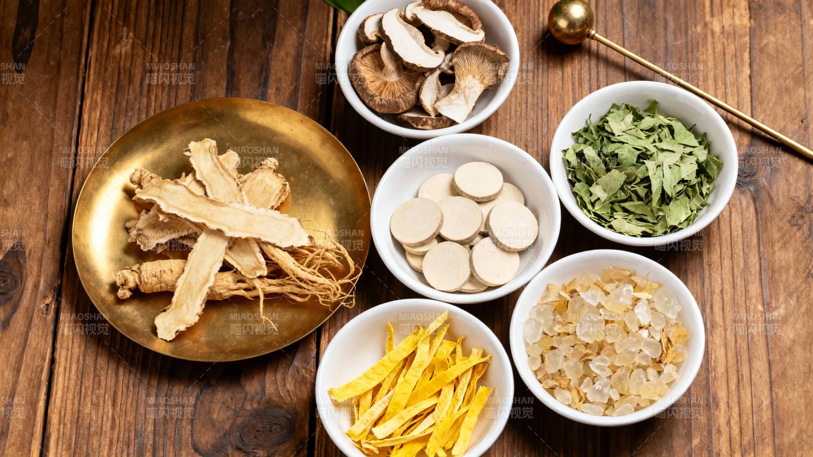 中药食材摆盘展示图片