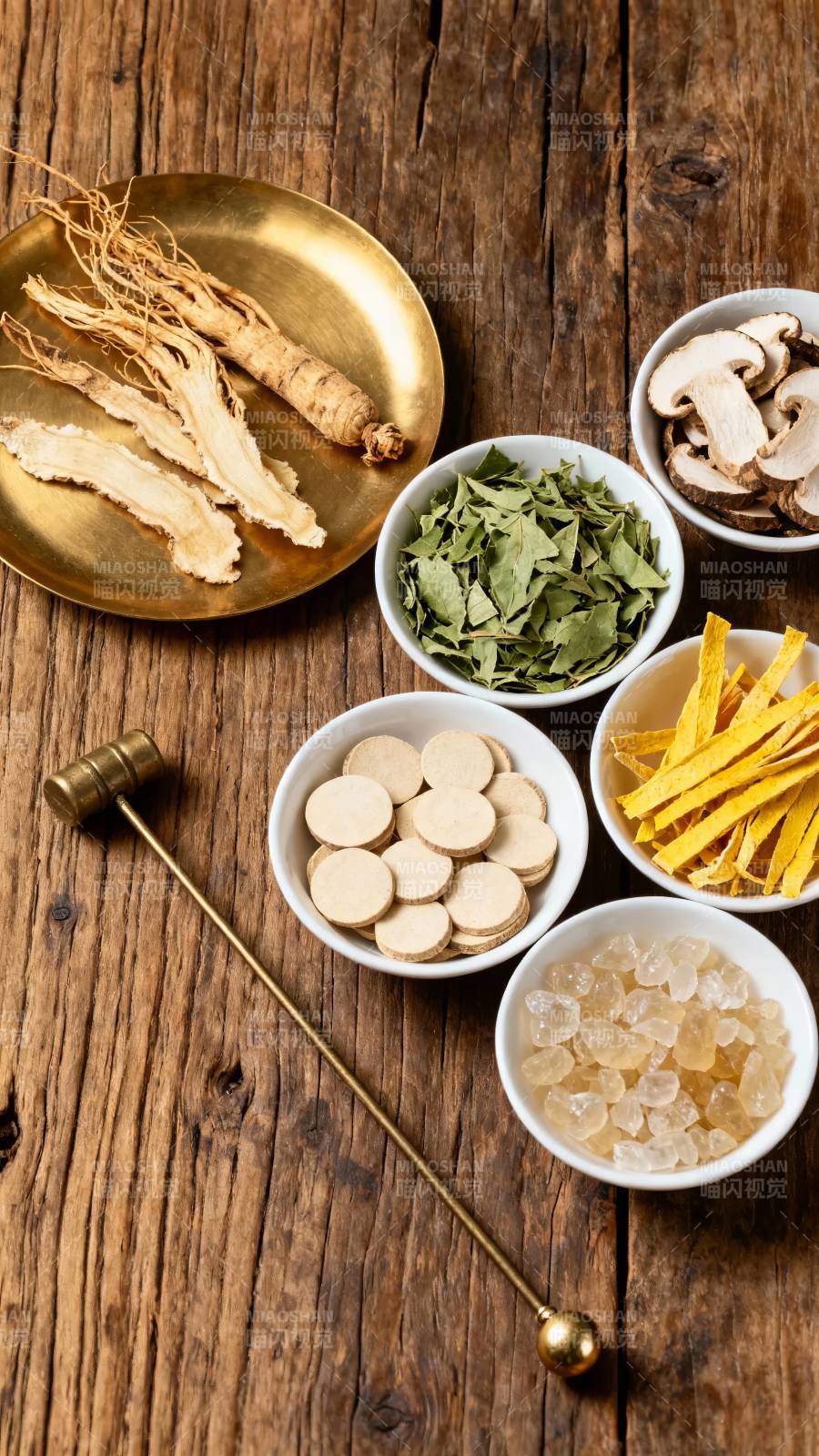 中药药材摆盘 古韵养生风图片