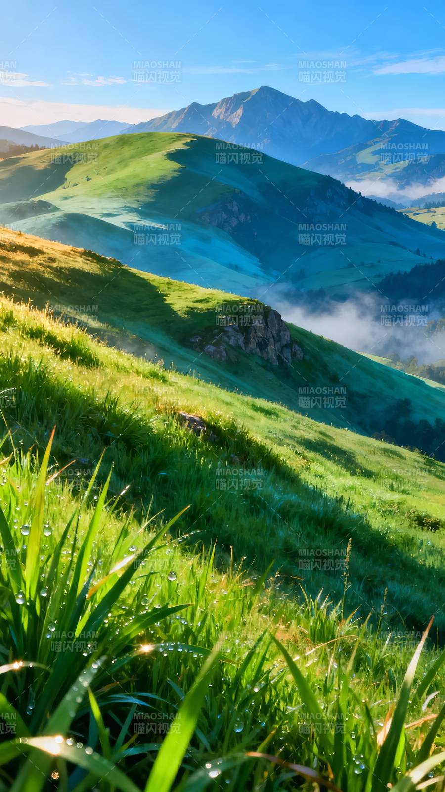 晨露青山 雾绕峰峦美如画图片