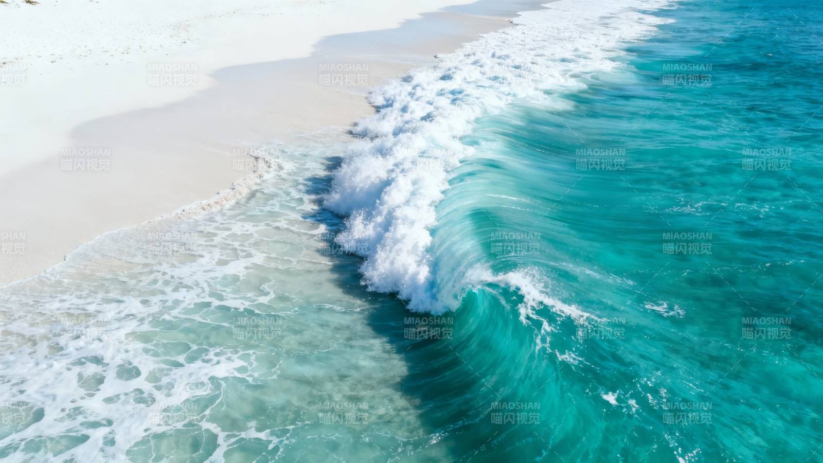 碧海白沙 浪花轻吻岸图片