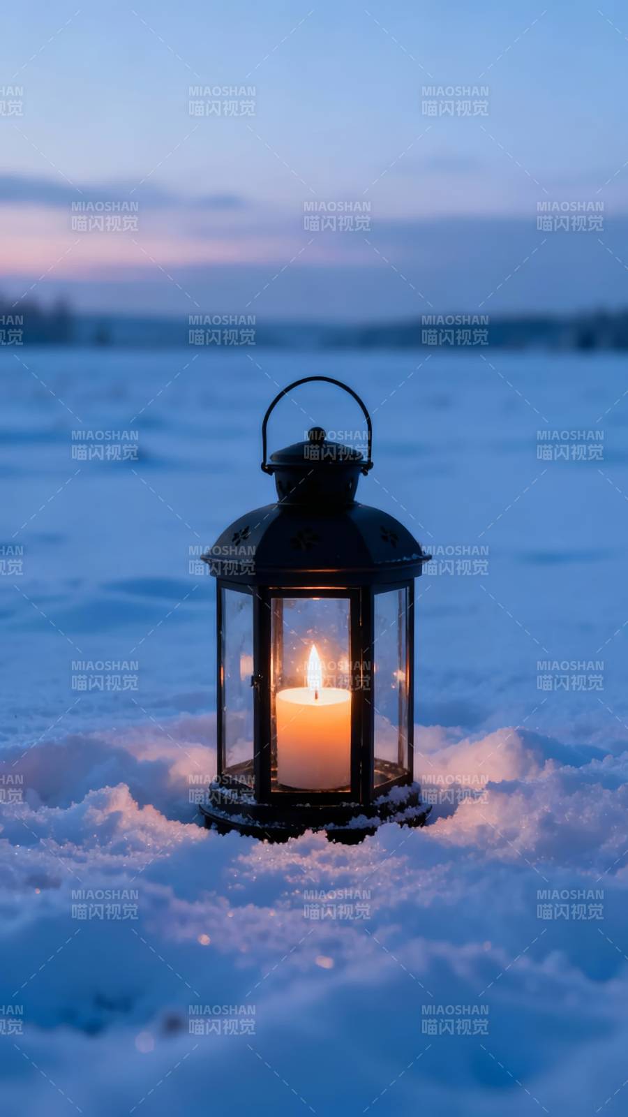 雪夜孤灯 暖意融融图片