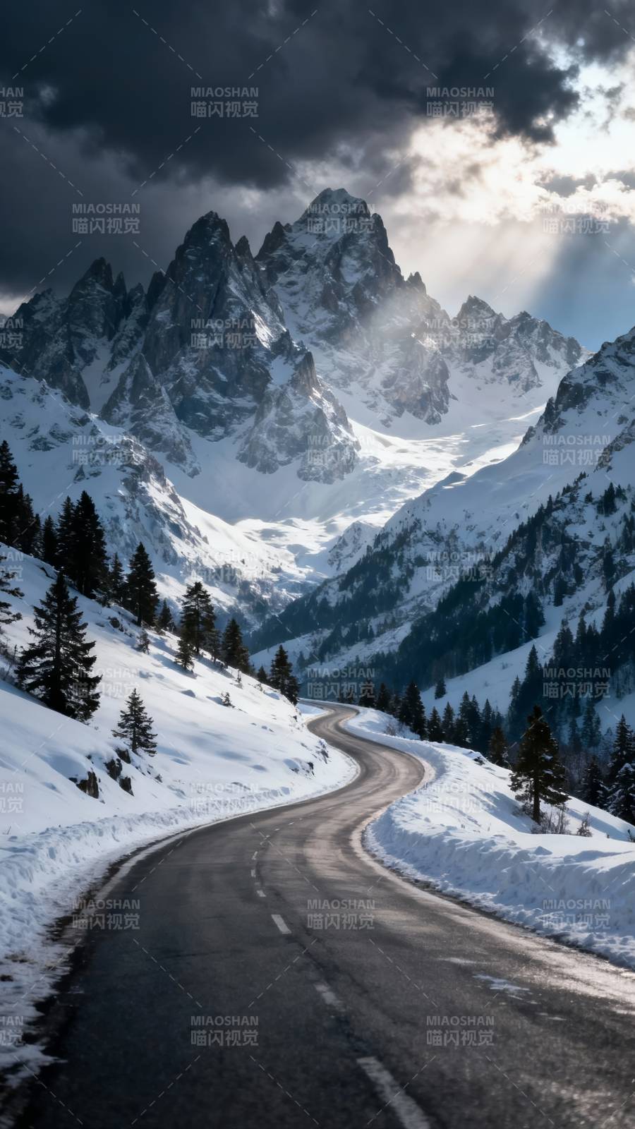 雪路蜿蜒 山巅破云而出图片