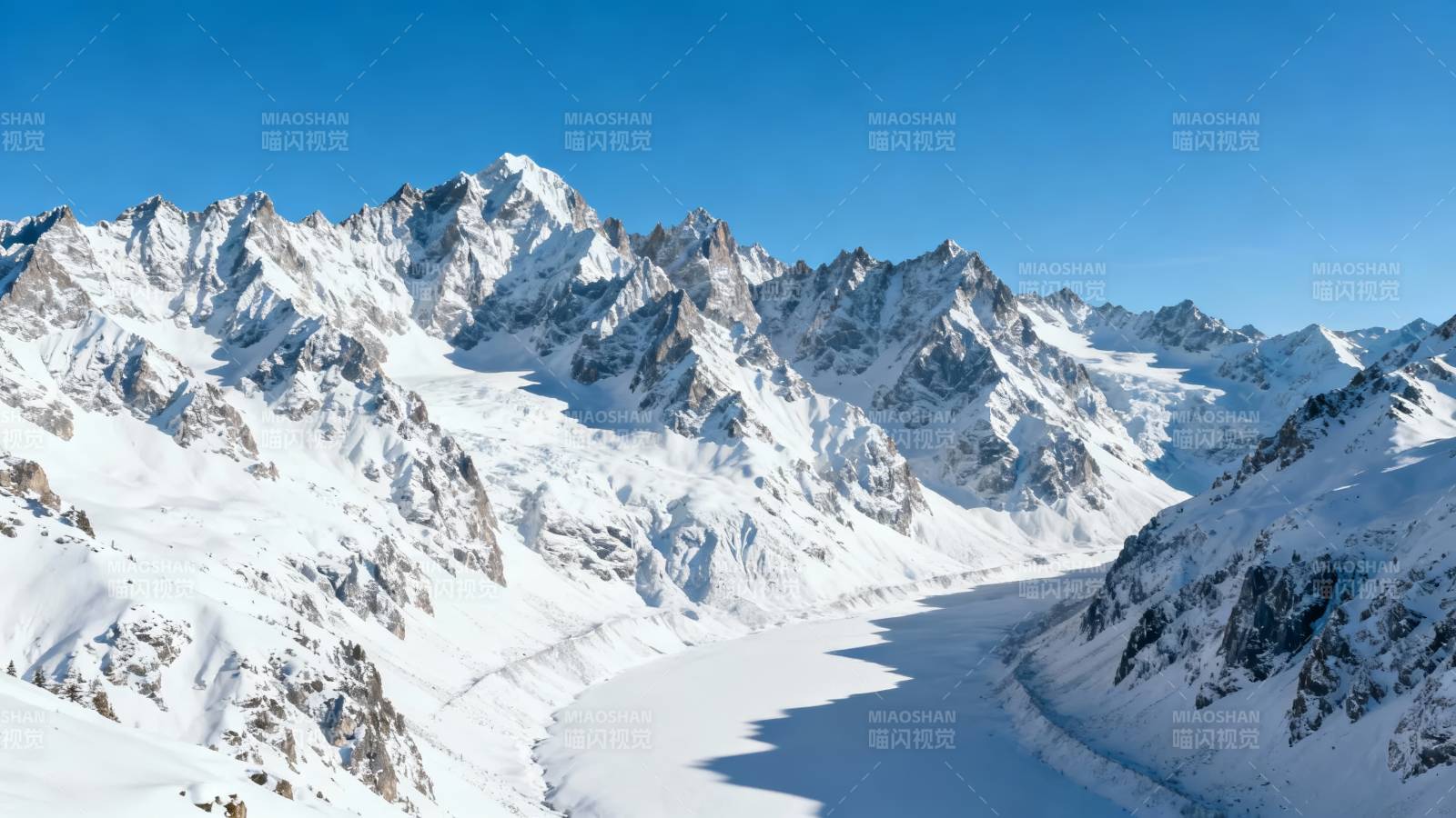 雪山巍峨 冰川蜿蜒如画图片