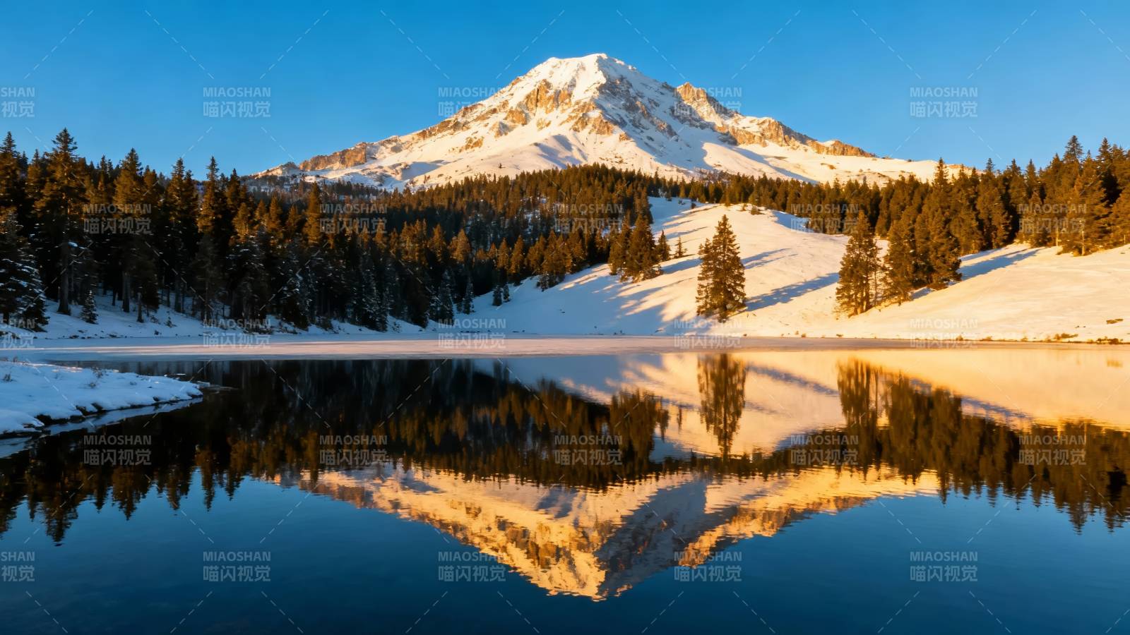 雪山倒影湖中 静谧如画图片