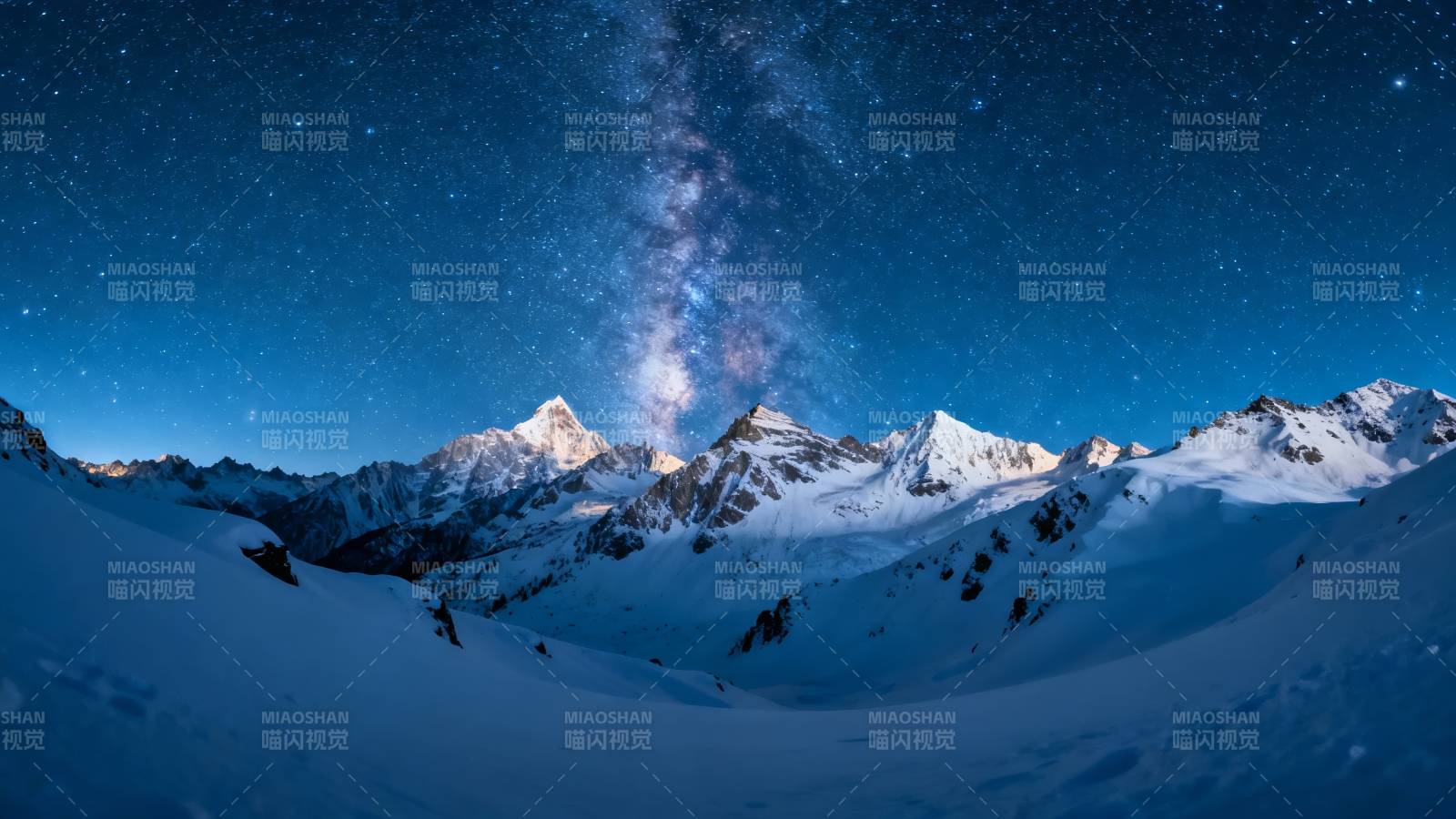 雪山银河夜 星河落峰巅图片