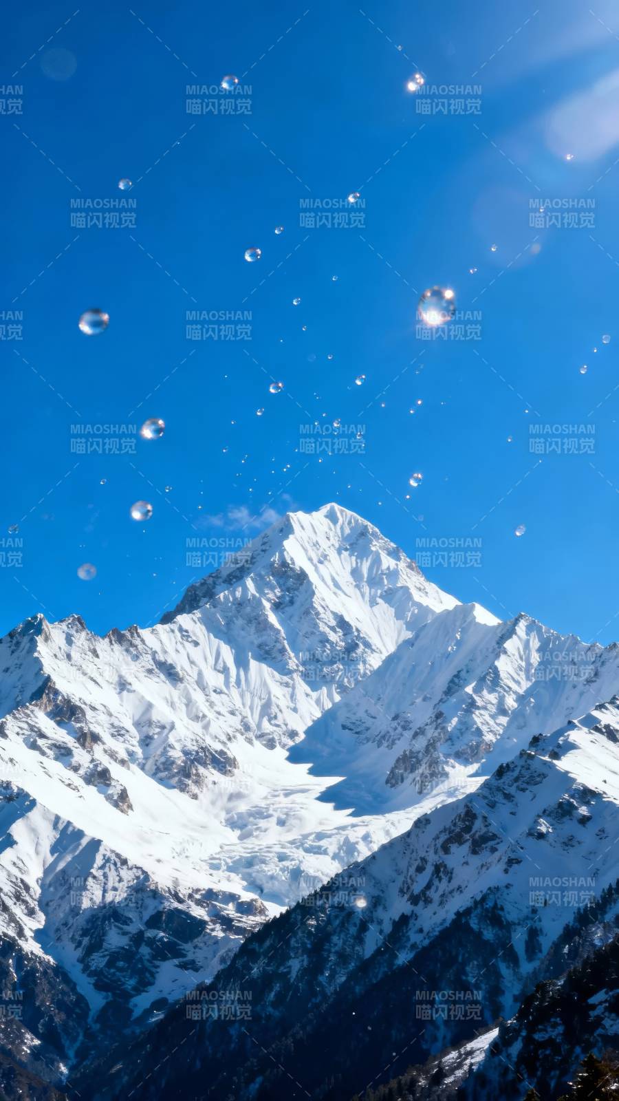 雪山映蓝天 气泡舞空灵图片
