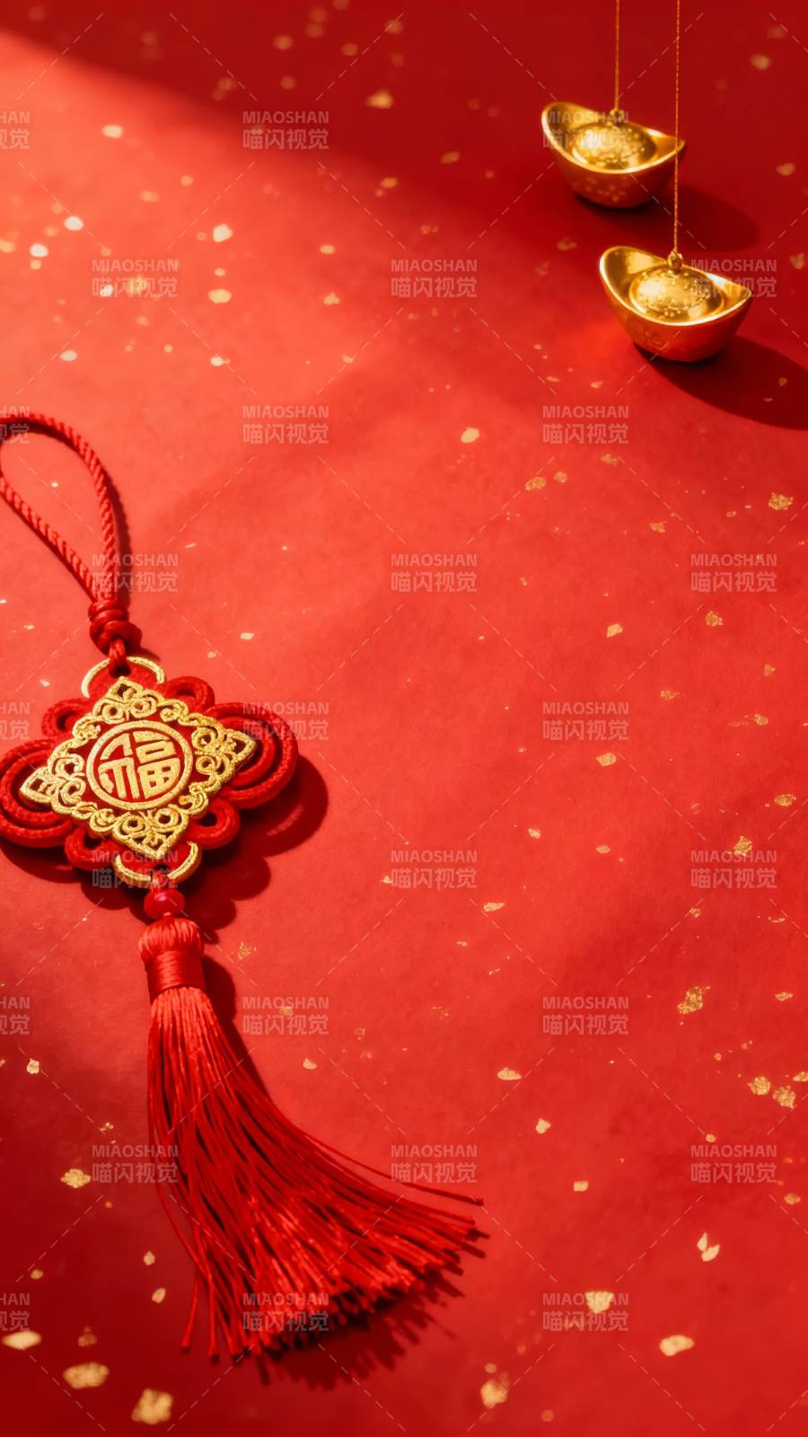 红底金福结 喜庆迎新春图片