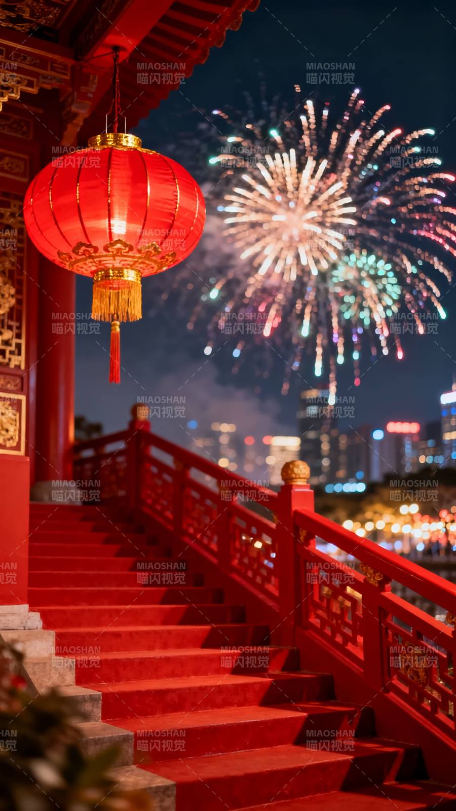 红灯笼映烟花夜图片